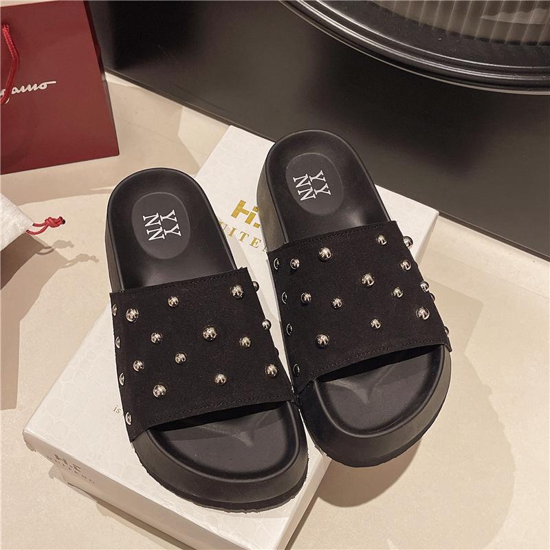 

2025 новые тапочки на толстой подошве для женщин, которые можно носить с низкой посадкой, чтобы увеличить рост и выглядеть стройнее, пляжные сандалии универсальны и наступают на дерьмо 40