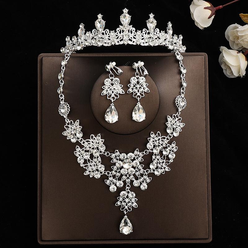 Ensemble Nuptial Féerique: Couronne, Collier & Boucles d'oreilles – Parfait pour un Mariage ou un Anniversaire
