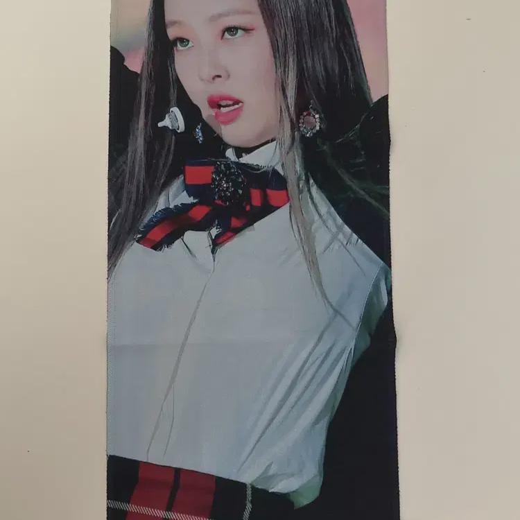 

Слоган Blackpink Дженни
