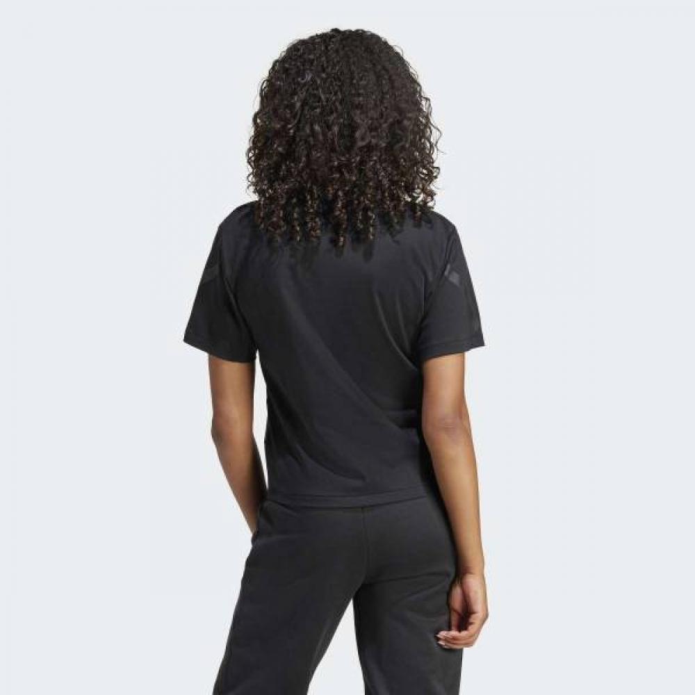 adidas Women S T ShirT Z.n.e. SporTy deTail