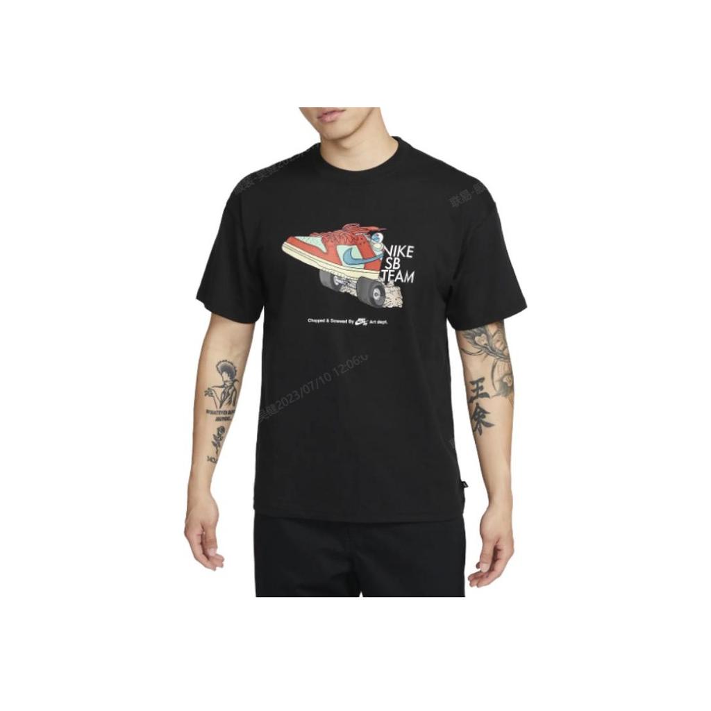 Nike T-shirt męski z krótkim rękawem, z okrągłym dekoltem, z nadrukiem kreskówkowym skateboardu, z obniżonymi ramionami, czarny FJ1138-010