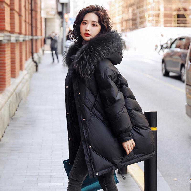 

Женский зимний пуховик средней длины с воротником из натурального меха - 2022 год, корейский стиль, стильный и утепленный белым утиным пухом