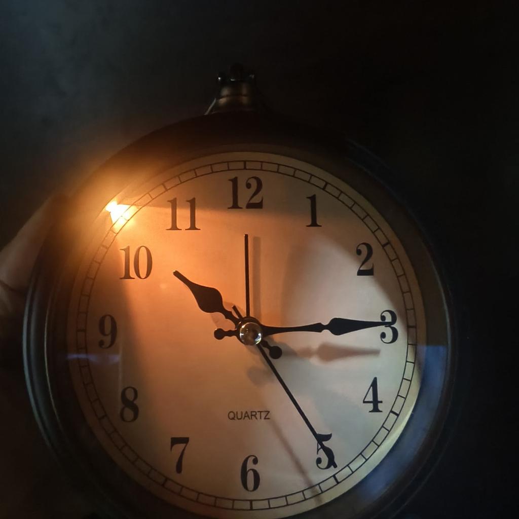 Metal Silent Alarm Clock Retro Creative Bedside Clock Silent with Light