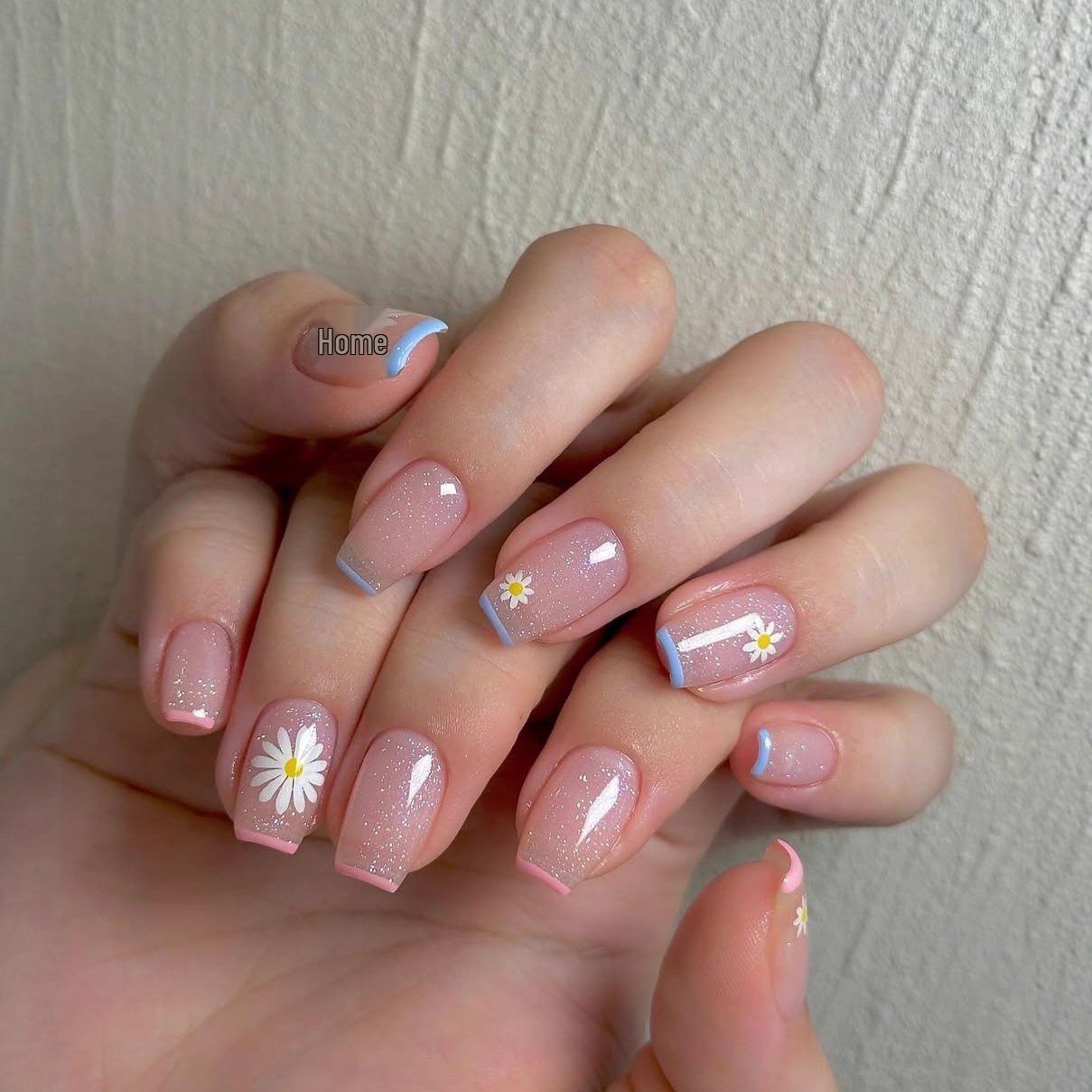 Medium European-Style Sparkly Glitter Daisy Nail Art Tips