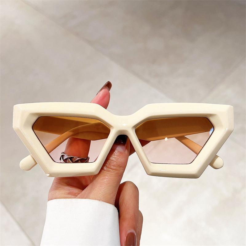 Cat Eye Oversized Sunglasses Gradient for Women Fashion Retro Stylish Trend Brand Design Outdoor Party Shades Eyewear