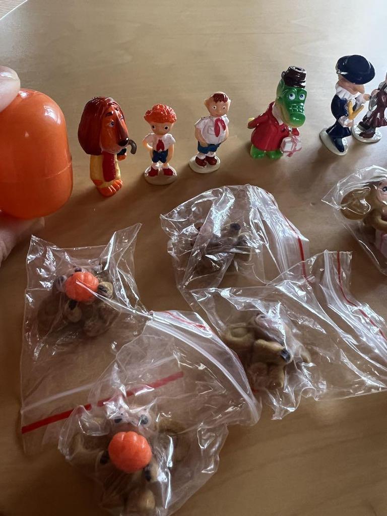 [USED] Kinder Surprise Cheburashka Not available in Japan