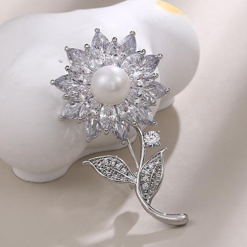 SKEDS Exquistie Women Girls High Quality Sunflower Rhinestone Brooches Pins Luxury Decoration Boutique Flower Badges Corsage