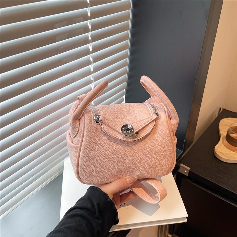Niche bag pillow bag women's new fashion versatile shoulder messenger bag portable small square bag