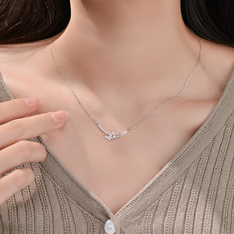 Butterfly Flower Necklace for Women: Light Luxury, High Grade, Exquisite Clavicle Chain, Versatile, and Unique Design