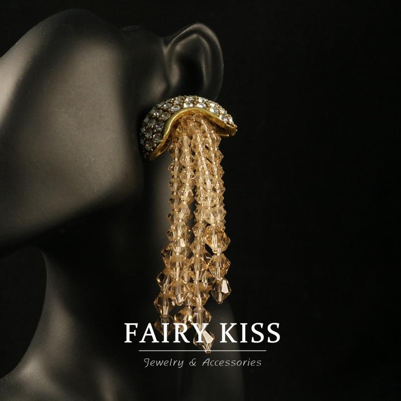 French Retro Champagne Fringed Long Shoulder Sweeping Simple Jellyfish Earrings, High-end Personalized Design Versatile Jewelry