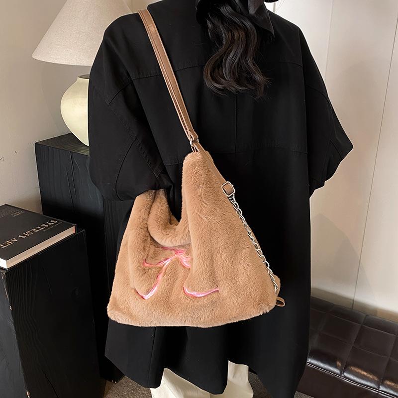 Casual fluffy bag large capacity tote bag bow women's shoulder underarm bag autumn and winter new backpack plush bag