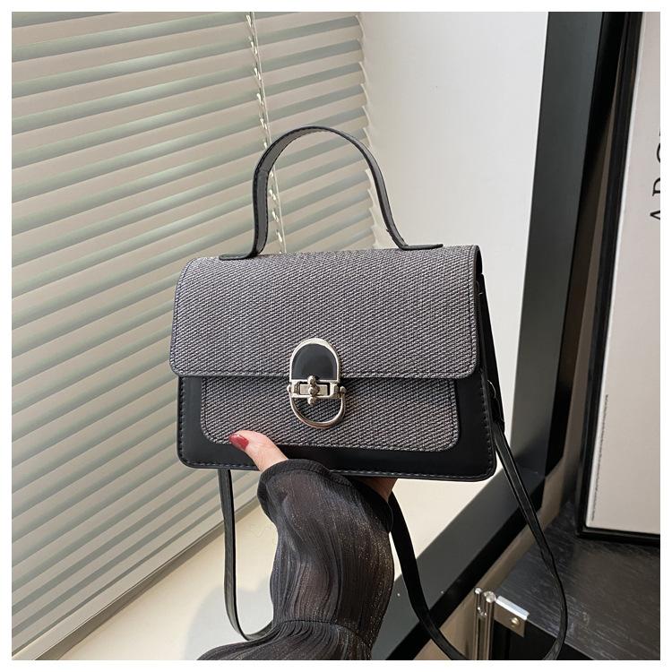 Fashion and Beautiful Women  New Fashion Lock Solid Color Portable Shoulder Messenger Small Square Bag