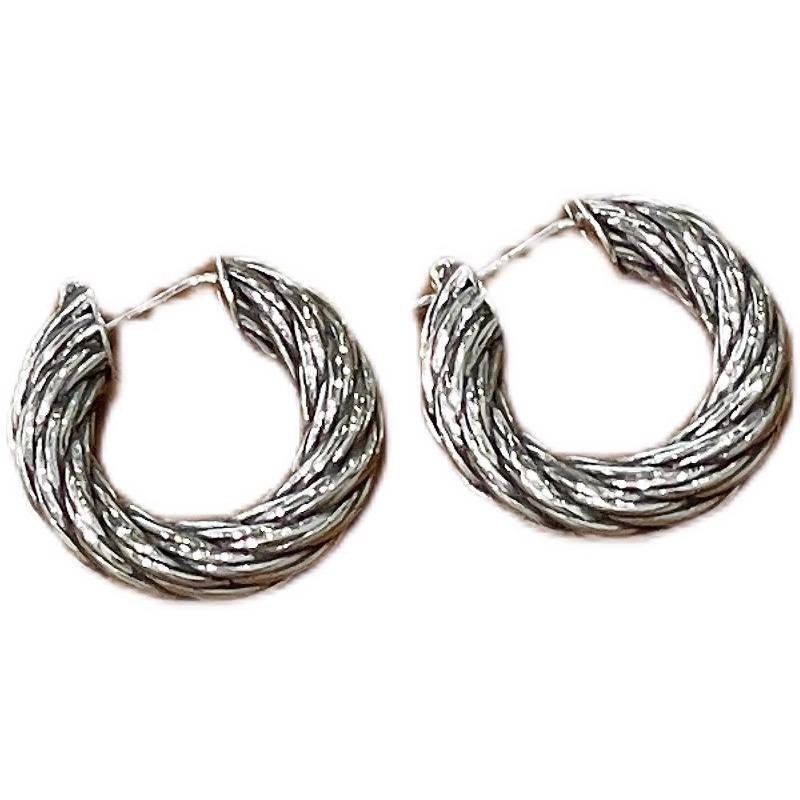 Retro twist ear buckle female niche design sense twisted twist ring shape old earrings light luxury high-end earrings