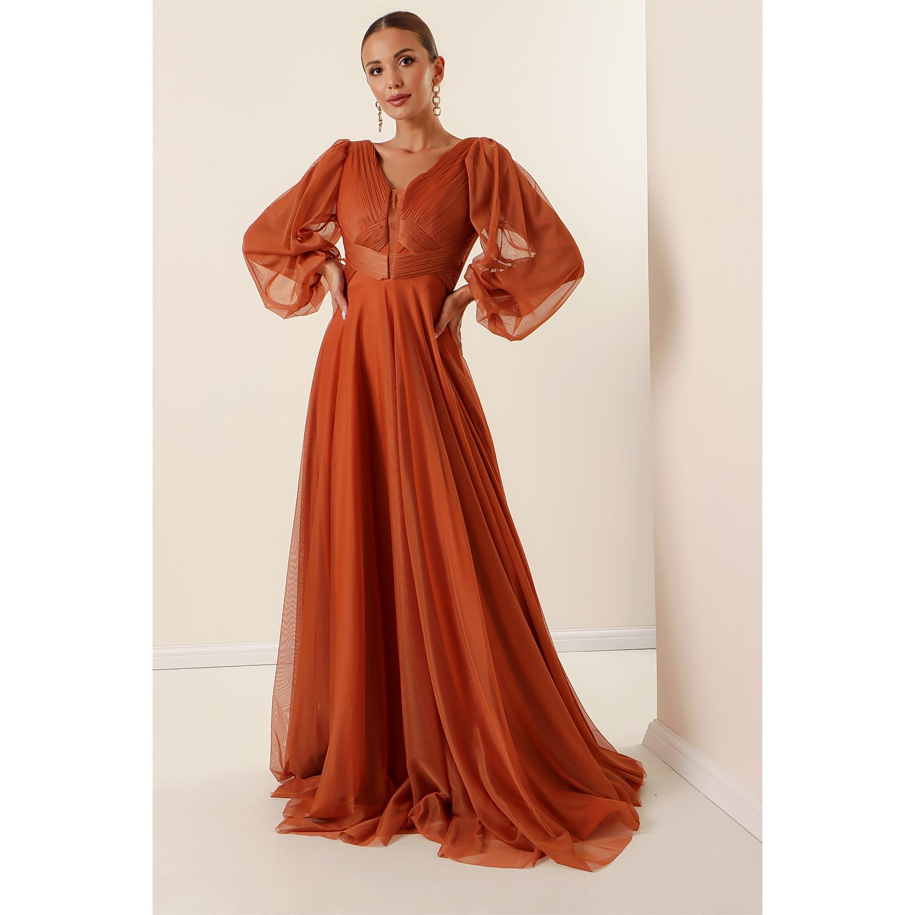 

Длинное платье из тюля с V-образным вырезом спереди и сзади