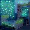 100 Stück 3cm 3D Plastiksterne Leuchtende Wandaufkleber Schlafzimmer Party Klassenzimmer Selbstklebende Fluoreszierende Dekoration
