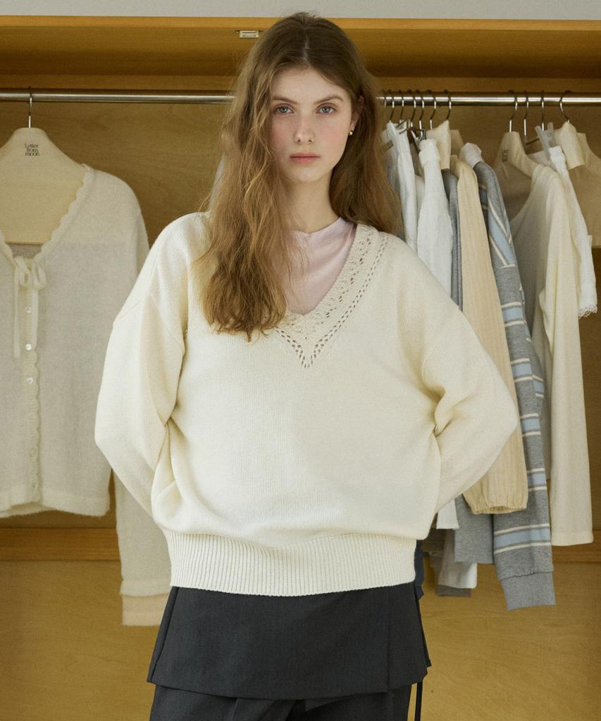 LETTER FROM MOON Punched V-Neck Cashmere Knit (Ivory)