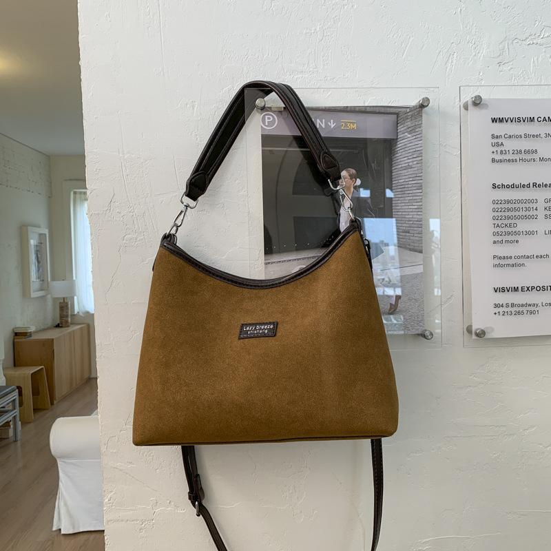 Retro bag women's large-capacity new autumn and winter casual messenger bag single shoulder underarm commuter bucket bag