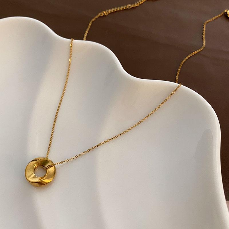 2024 Women's Twisted Pendant Necklace: Durable Titanium Steel, Non-Fading, Versatile High-End Style