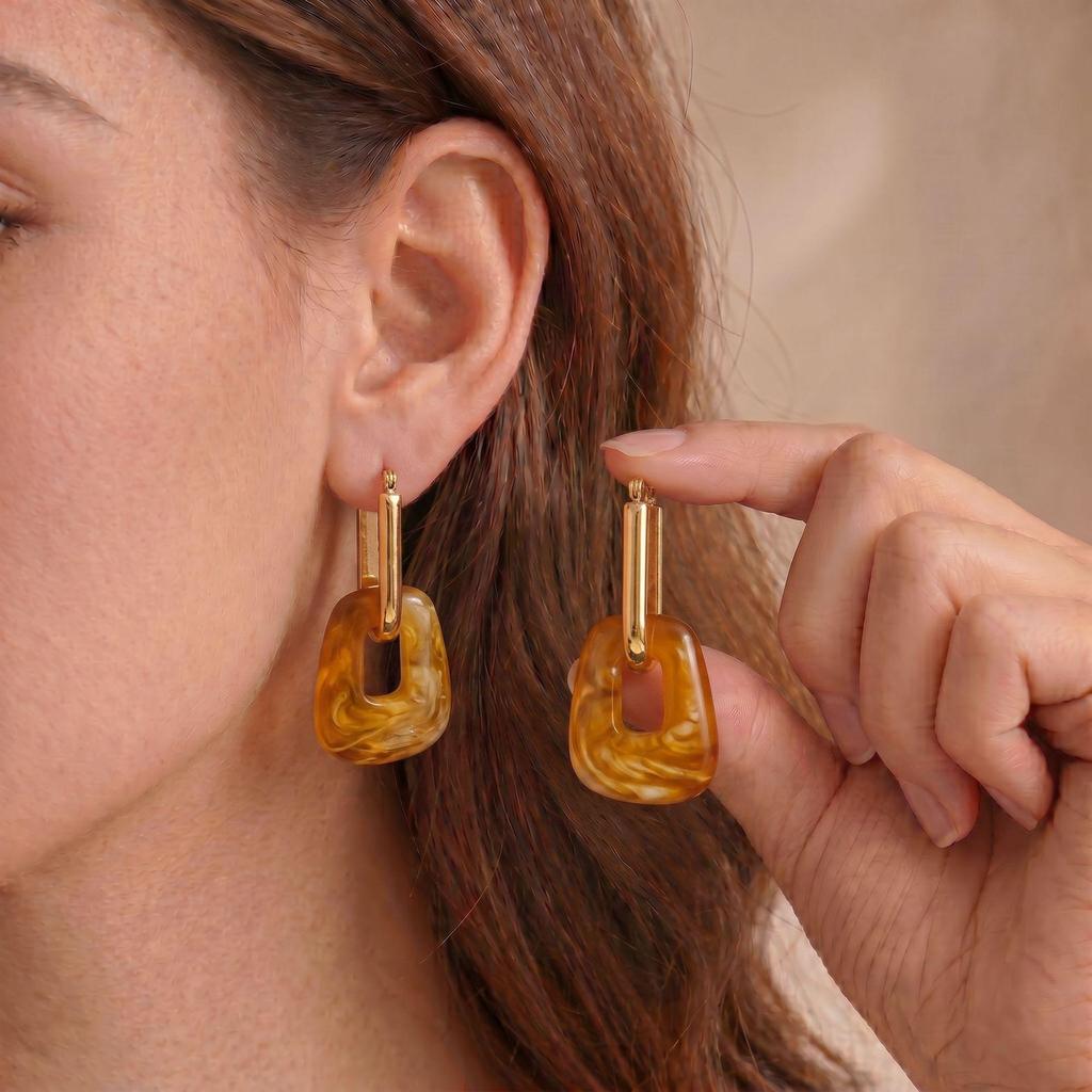Elegant European & American Geometric Resin Earrings: High-End Fashion with Exquisite Imitation Beeswax Detail