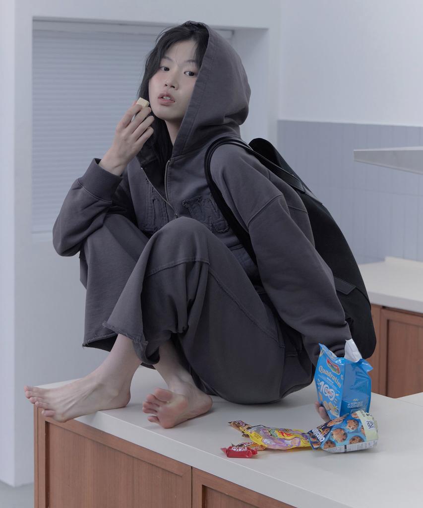 Haebeueoweil Quiet Sweat Pants (Dg)
