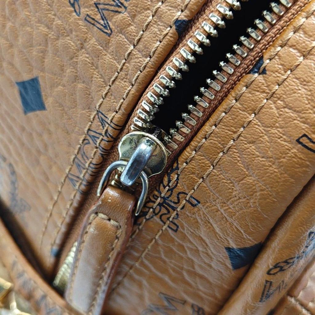 [Gebraucht] Klassischer doppelseitiger Mini-Rucksack aus beschichtetem Canvas mit monogramm-Print und Nieten - Gut #IHVFQE