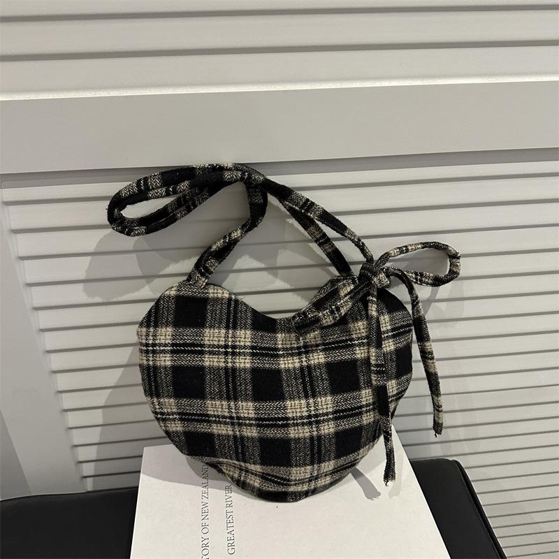 

Vintage Plaid Heart Shape Woolen Shoulder Bags for Women Lightweight Portable Ladies Tote Student Girls Large Capacity Handbags чёрный