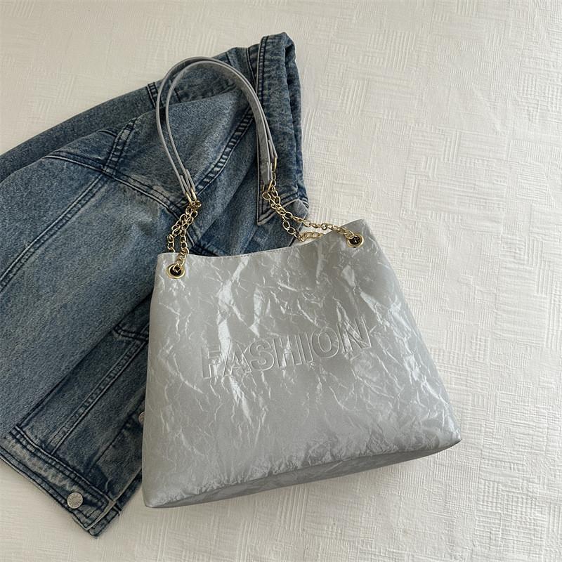 Stylish Large Capacity Tote Bag For Trendy Commuters With Magnetic Closure And Soft Pu Material серебряный