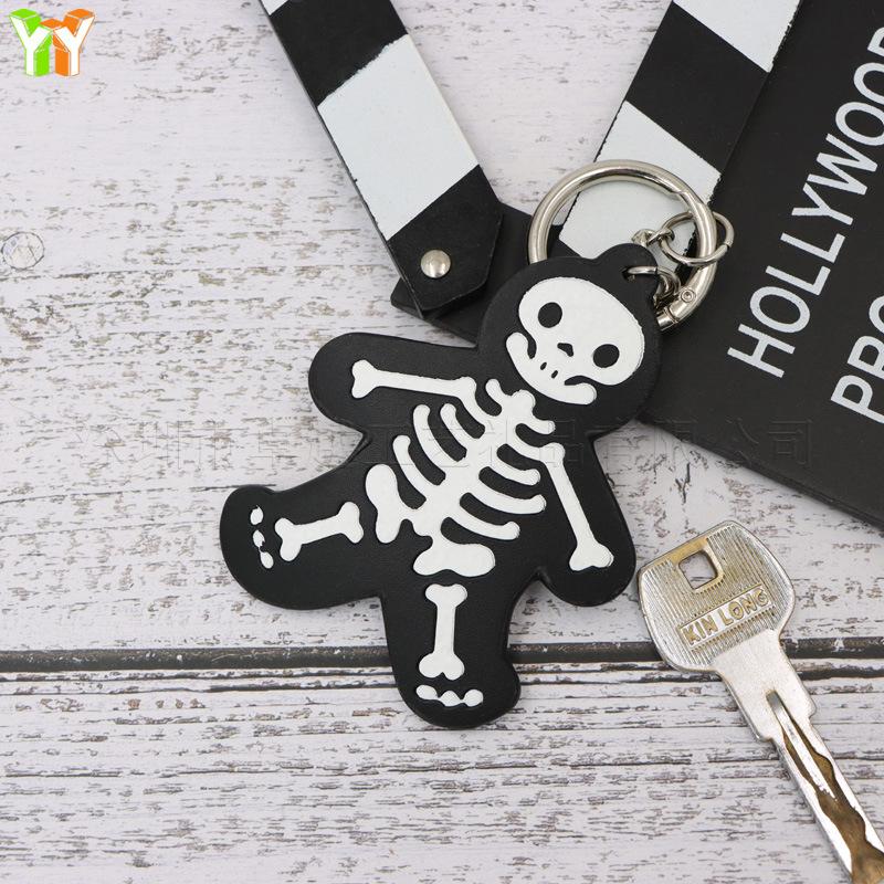 

Leather keychain pendant, portable bag hanging, skull keychain, funny Halloween skull pendant 65X90mm