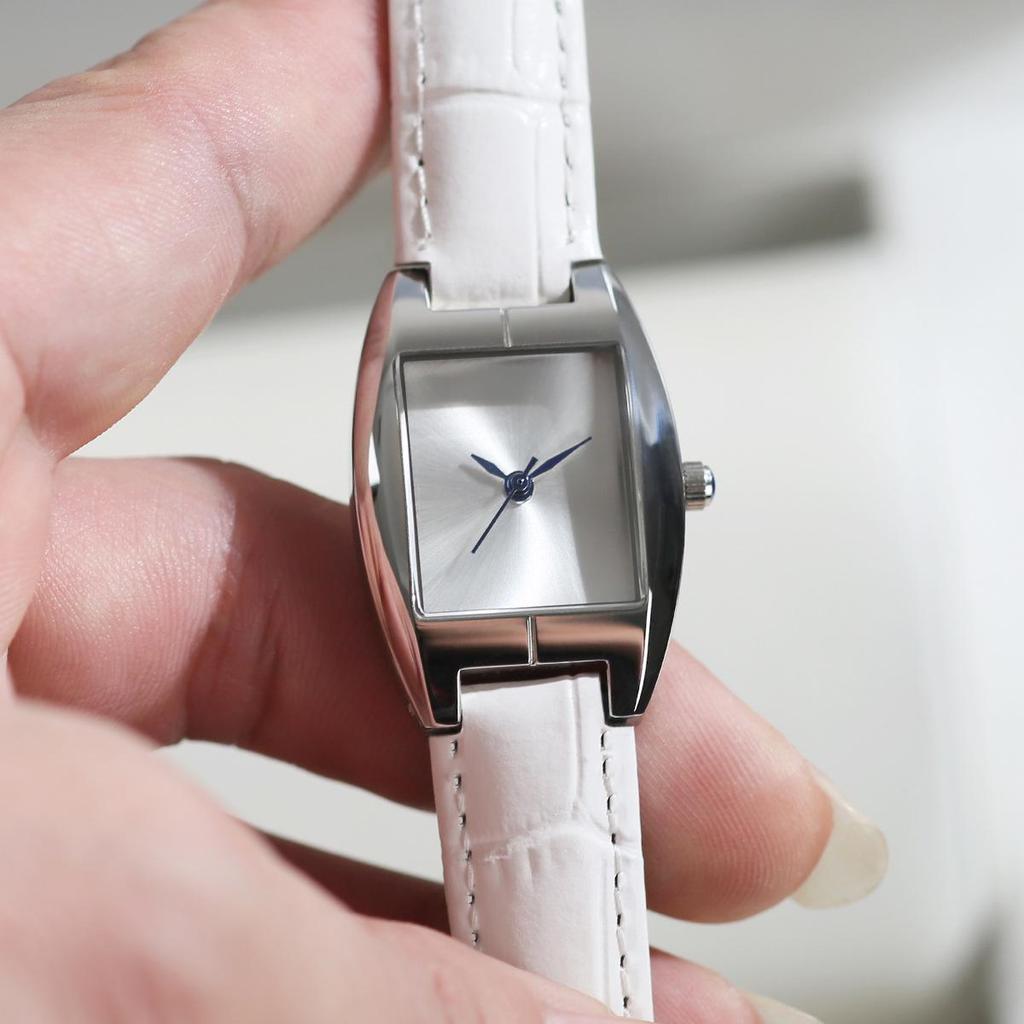 Popular Youth Ladies Barrel-Shaped Quartz Watch: Fashionable, Business-Ready, Waterproof with Leather Strap