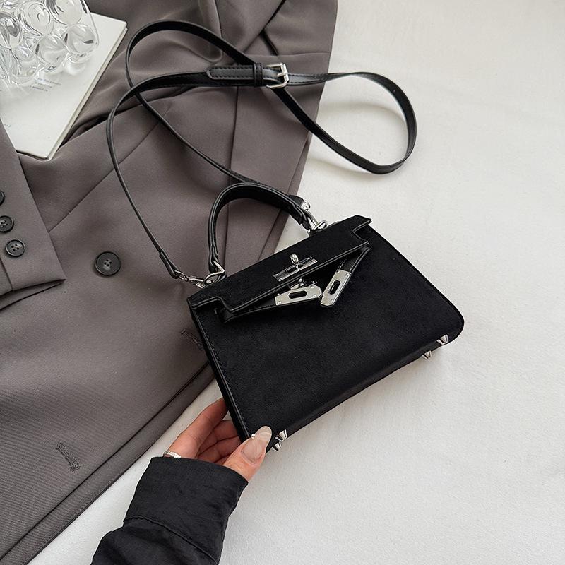 

Осенний сезон ретро портативная маленькая сумка женская 2025 новая мода иностранный стиль сумка-мессенджер высокая ценность маленькая квадратная сумка