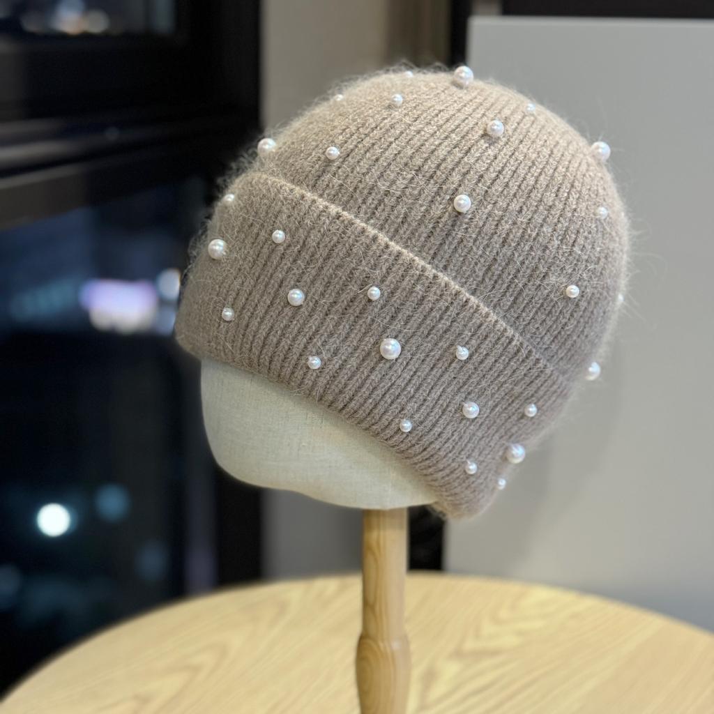 New Sweet and Cute Pearl Woolen Hat Autumn and Winter Face Showing Small Knitted Cold Proof Baotou Hat Photo Hat