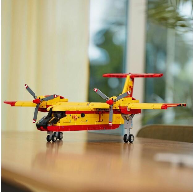 LEGO Technic 42152 Firefighting Plane