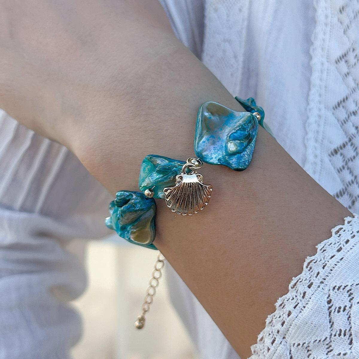 Boho Gold Color Metal Scallop Pendant Necklace 2024 Women s Simple Blue Stone Bead Bead Bead Girl Fashion Beach Jewelry