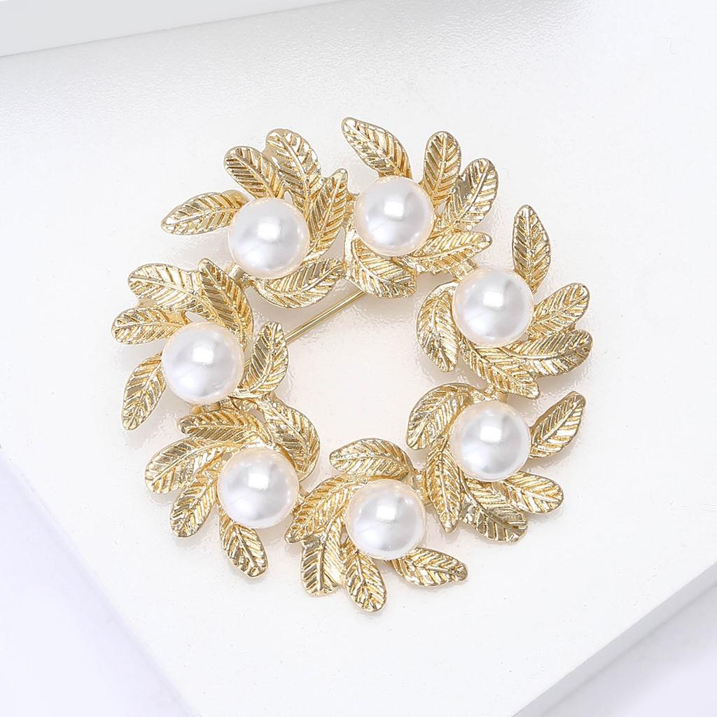Simulation Pearl Leaf Wreath Brooch for Women Unisex Plant Lapel Pins Party Accessories Valentine's Day Gifts