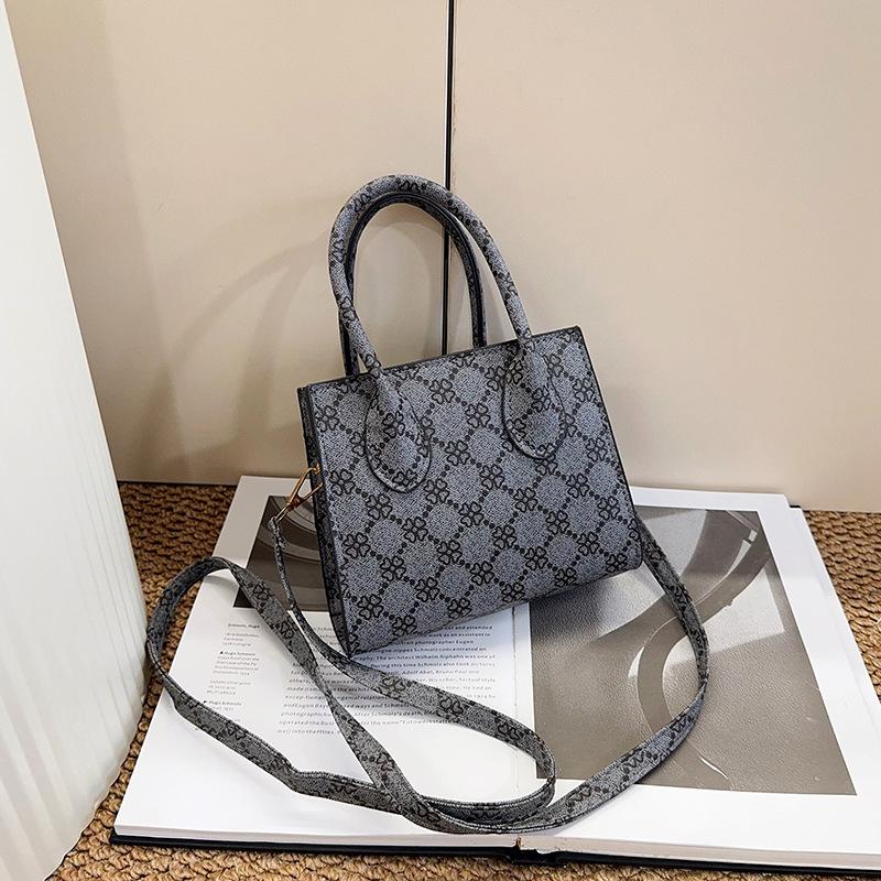 New Retro Texture Casual Simple Fashion Shoulder Crossbody Portable Small Square Bag Commuter Women's Bag