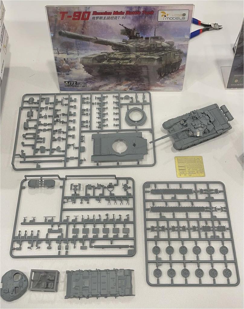 Vespid Model 1/72 Russian T-90 Main Battle Tank Plastic Model VPM720025