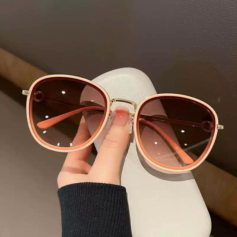 Sunglasses 2026 new trendy girl seaside face small retro round large frame sunglasses white frame UV protection