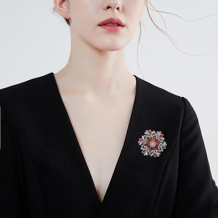 Snowflake Brooch Pins for Women Unisex Winter Flowers New Year Party Corsage Gifts