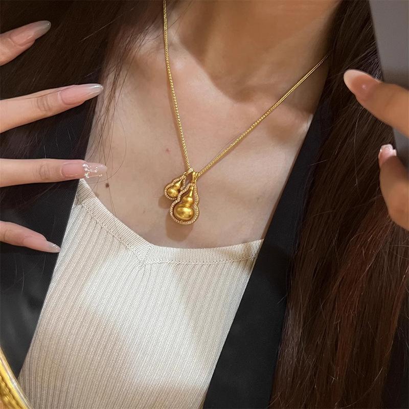 Rotating Gourd Necklace for Women, Chinese Style New Trendy Layered Pendant, New Double Gourd Clavicle Chain Trend