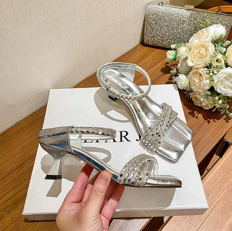 

Fashion High-End Cool Flip-Flops For Women In 2025: A One-Line, Water-Diamond, Thick Heel, And Elegant Half-Flip-Flops For Women 34