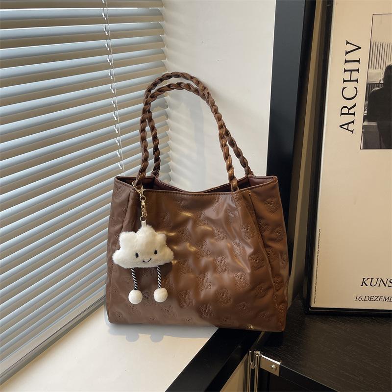 

Сумка-тоут на плечо однотонная большой вместимости с текстурой сердца, вышивкой нитью, плиссировкой Without pendant коричневый