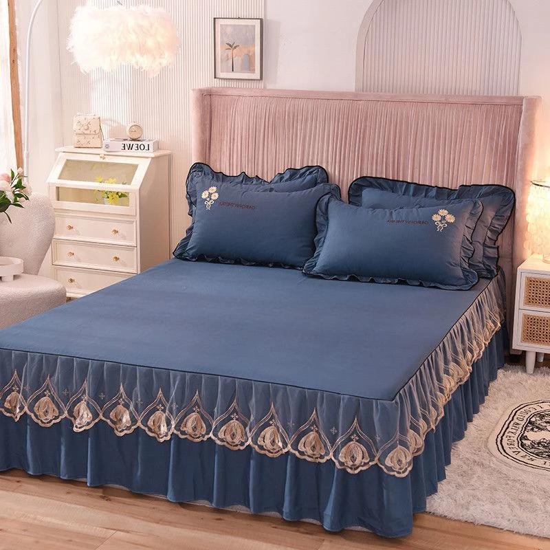 Seasonal Universal Skin Friendly Bedspread Thick Cotton Padding Modern Minimalist Anti Slip Protective Cover