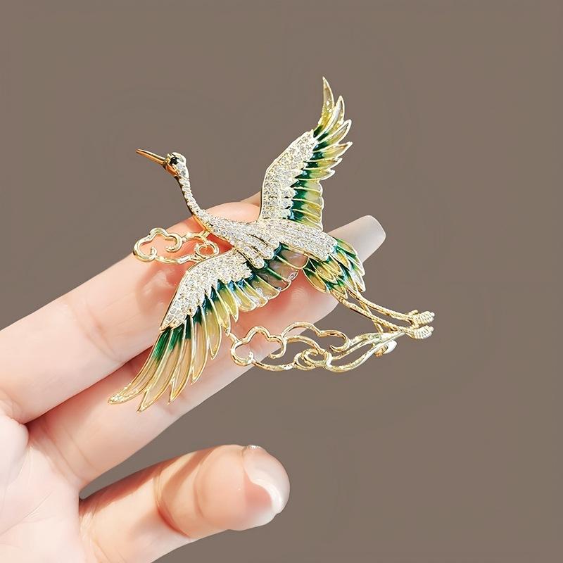 Bohemian Green Enamel Crane Brooches for Women Hollow Lucky Cloud Flying Bird Animal Brooch for Suit Clothing Jewelry