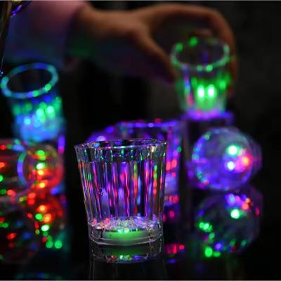 12/24 יחידות מיני LED מהבהב פלסטיק כוס שתייה למשקאות יין כוס בר ביתי דקורטיבית למסיבה מועדון כוס אור מהבהב צבעוני כוס וויסקי Dr