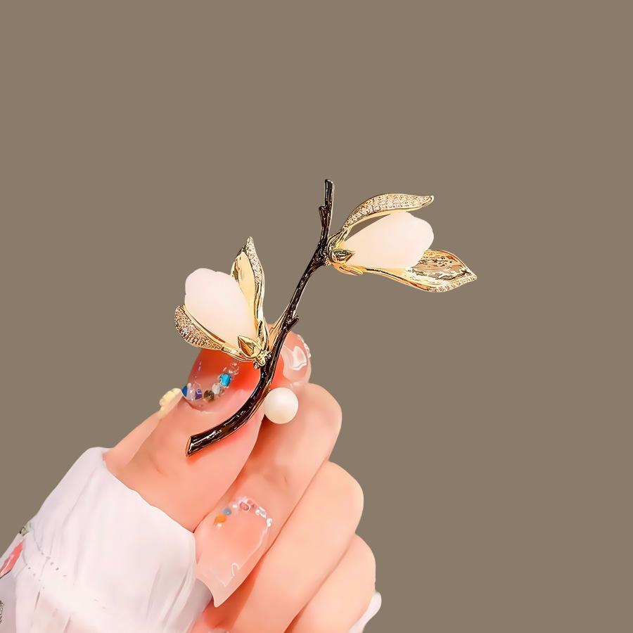 Classical Magnolia Awards Wearing the same Magnolia brooch, high-end corsage women's light luxury personalized pin accessories
