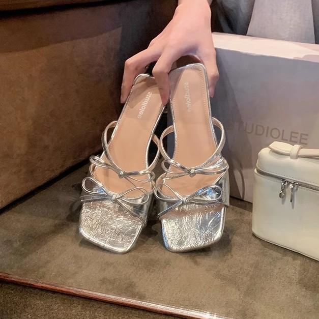 

Cowhide version~ Grape mother, the same style increases the height by 3.5cm, temperament square head double bow, one word with versatile sandals femal 40 срібний