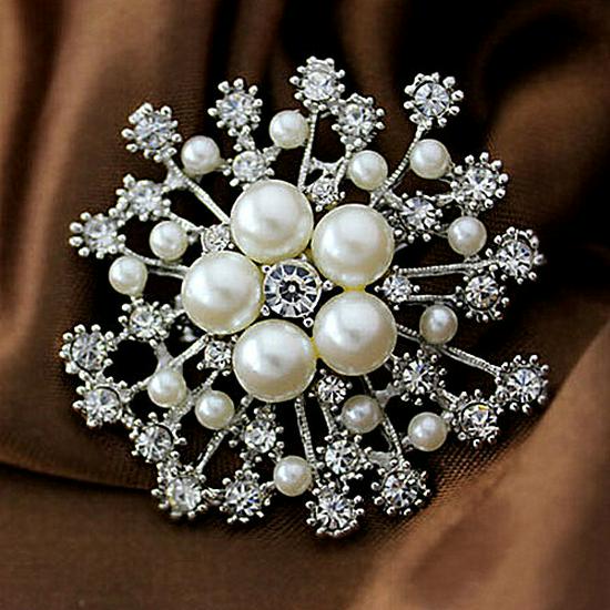 Elegant Crystal Pearl Snowflake Brooch - Exquisite Women's Floral Accessory