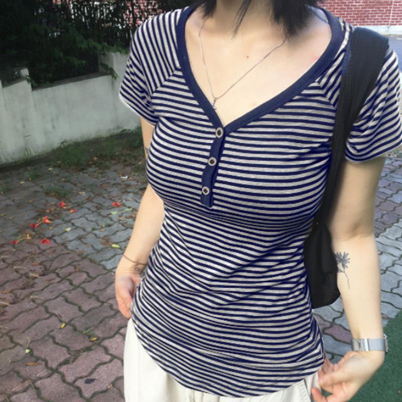 Koreanische Mode Gestreiftes V-Ausschnitt mit Knöpfen Schlankmachende T-Shirts Damen Sommer Kurzarm Oberteil Tees Y2K Ästhetik Neu