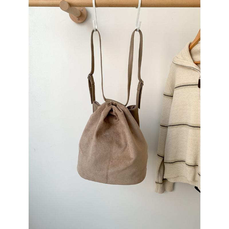 Новый рюкзак женский повседневный дизайн с замшевой сумкой-ведром, универсальный простой наплечный плюшевый рюкзак хаки