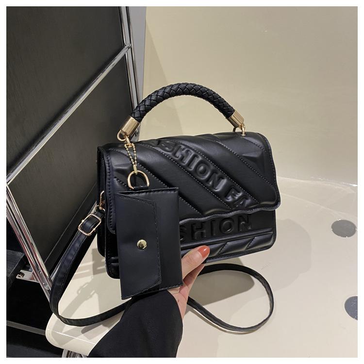 

Популярная женская сумка для матери и ребенка 2024 года, новая весенняя сумка-мессенджер высокого класса с надписью, модная иностранная сумка через плечо чёрный